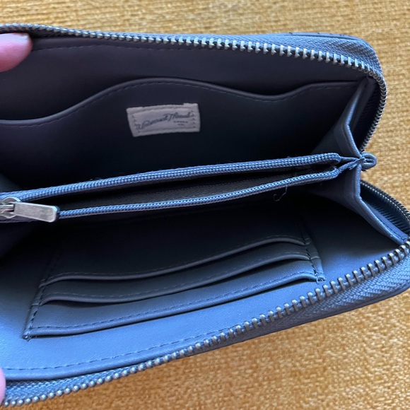 Universal Thread Grey Wallet - Picture 3 of 4